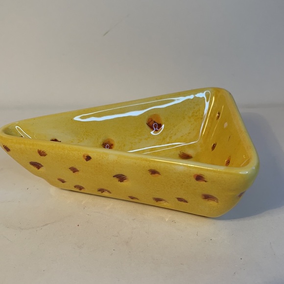 Ceramic dish cheese wedge bowl chip dip serving plate charcuterie party - Picture 2 of 7